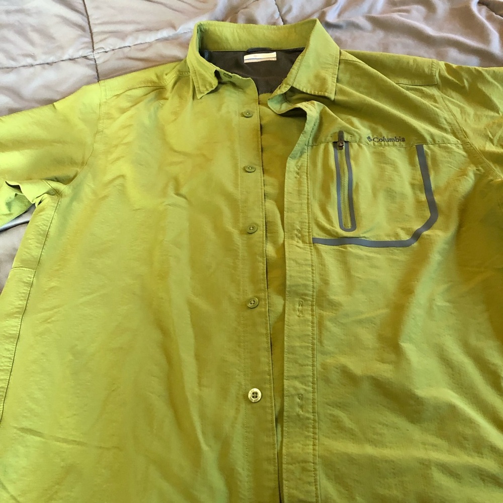 SALE!!! Columbia fishing shirt—size large in green and in excellent condition) - Picture 3 of 4